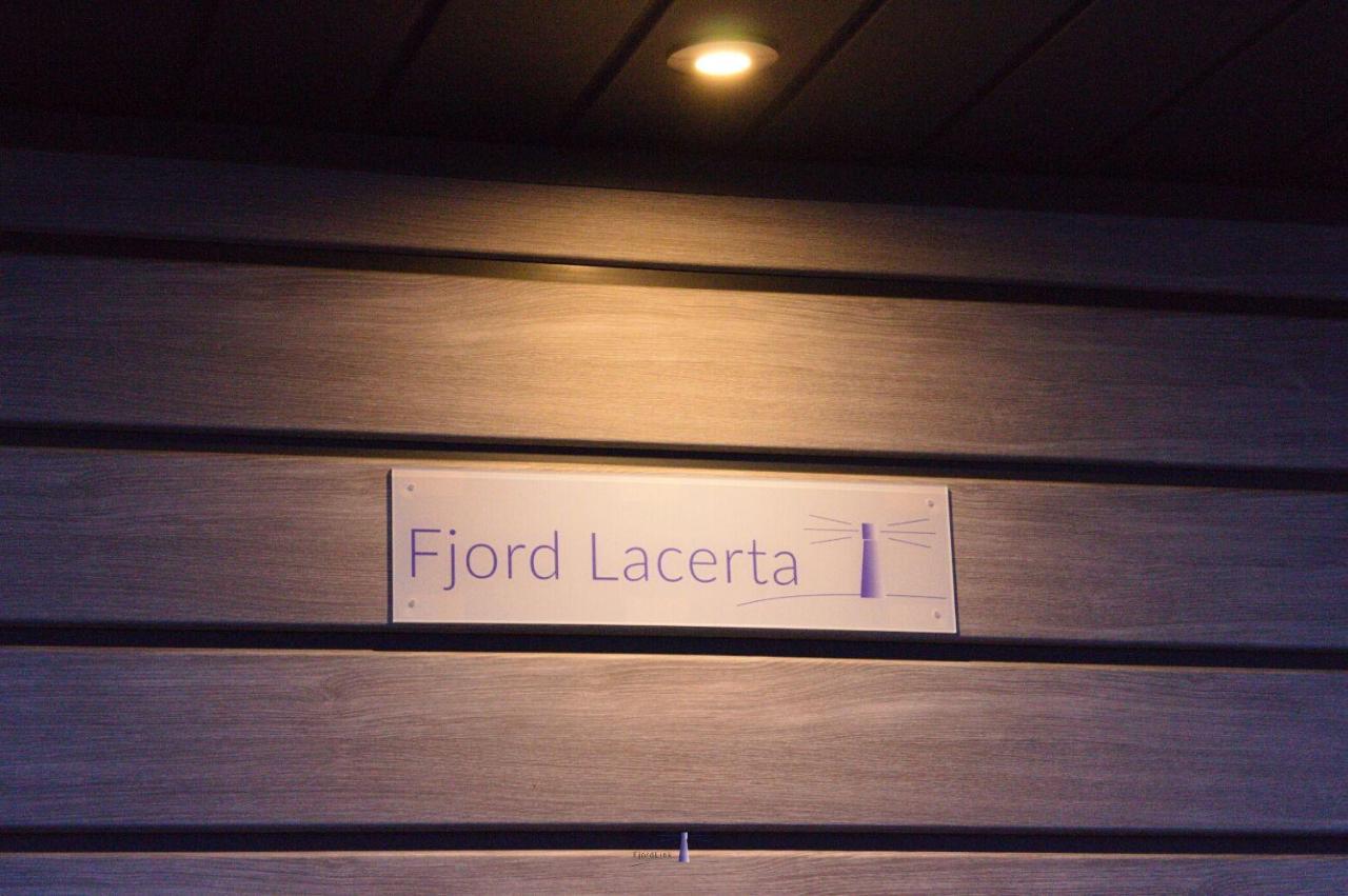 Hausboot Fjord Lacerta Mit Dachterrasse In Wendtorf エクステリア 写真